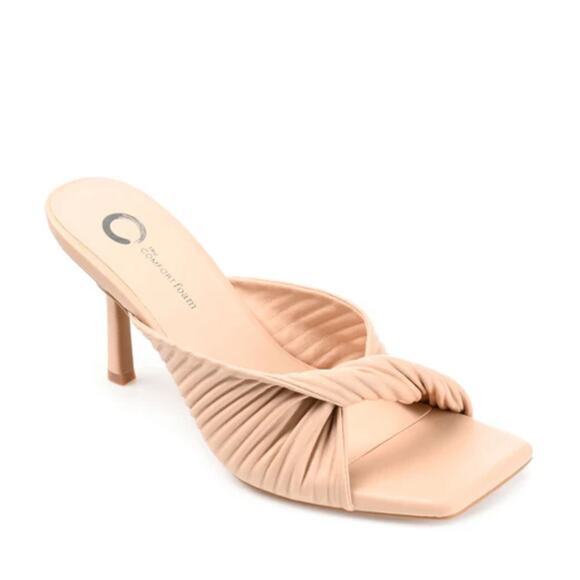 NEW Journee Collection Greer Pump Heels In Vegan Leather Beige Size 6M - Picture 1 of 9
